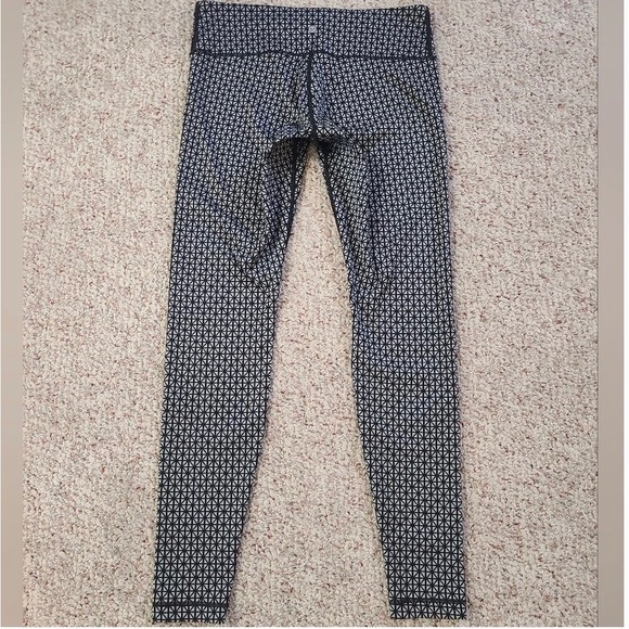 Lululemon Wunder Under  size 8 in tri geo silver spoon Blk - Picture 3 of 5